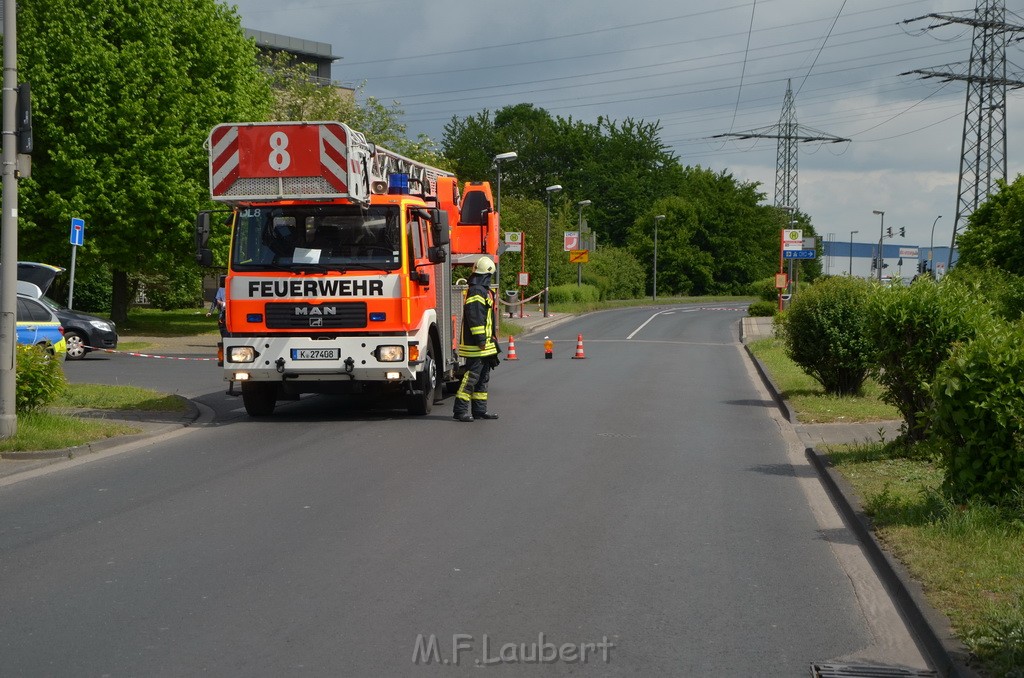 Schwerer Bus Unfall Koeln Porz Gremberghoven Neuenhofstr P003.JPG - Miklos Laubert